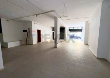 Locale - Commercial Premises Viale Cristoforo Colombo
 
24, Foggia - photo 7