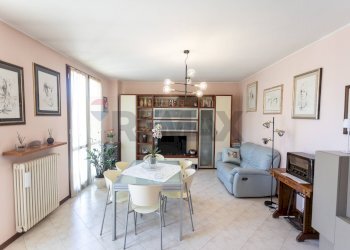 Sala da pranzo - Quadrilocale Via Agostino Berenini
 
162, Fidenza - foto 1