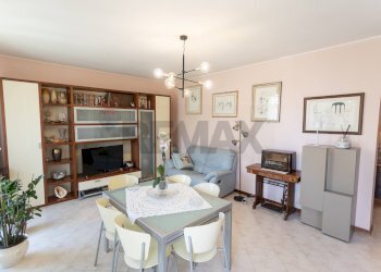 Sala da pranzo - Quadrilocale Via Agostino Berenini
 
162, Fidenza - foto 2