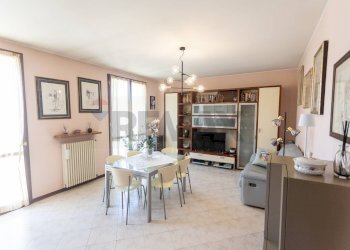 Sala da pranzo - Quadrilocale Via Agostino Berenini
 
162, Fidenza - foto 3