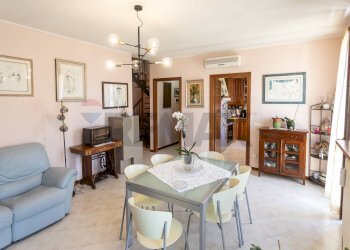 Sala da pranzo - Quadrilocale Via Agostino Berenini
 
162, Fidenza - foto 5