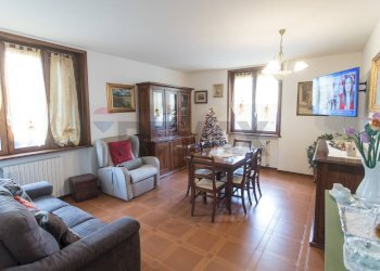 Sala da pranzo - Semi-detached house Fornio
 
21, Fidenza - photo 5