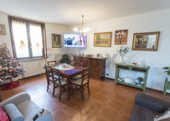 Sala da pranzo - Semi-detached house Fornio
 
21, Fidenza - photo 9