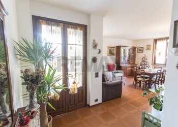 Sala da pranzo - Semi-detached house Fornio
 
21, Fidenza - photo 13
