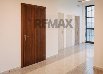 Stanza vuota - Commercial Premises Rupa Giardino
4, Grottaminarda - photo 11
