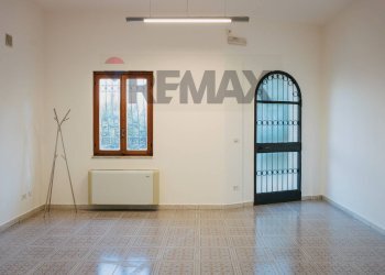 Stanza vuota - Commercial Premises Rupa Giardino
4, Grottaminarda - photo 13