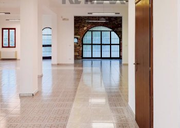 Hall / corridoio - Commercial Premises Rupa Giardino
4, Grottaminarda - photo 18