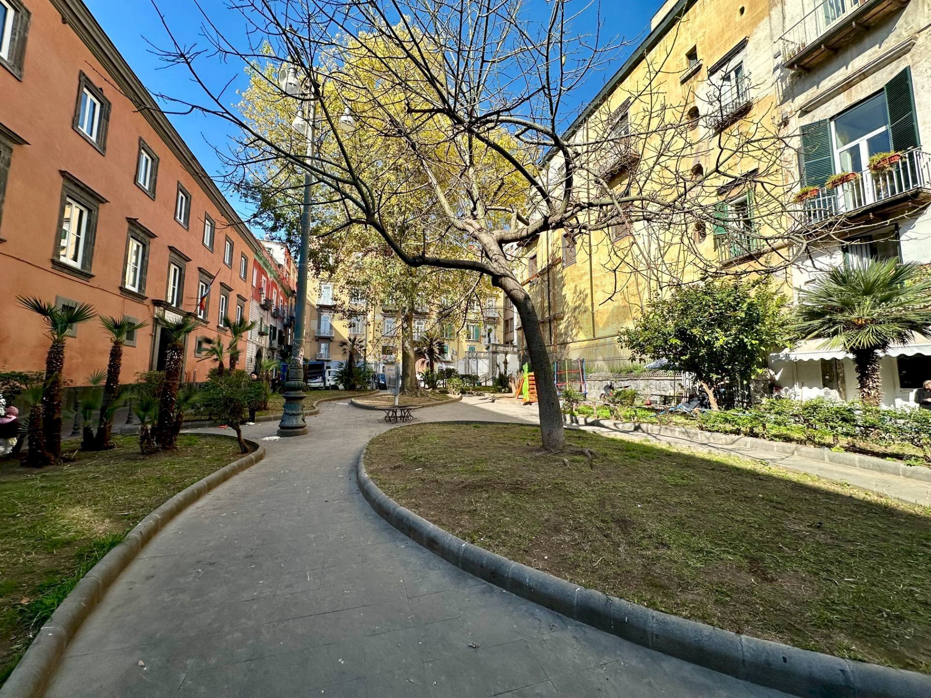 Edificio all\'aperto - Trilocale Via Loffredi
 
20, Napoli - foto 2