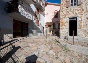 Edificio all\'aperto - Casa semi indipendente Strada per Bersatico
 
14, Lesignano de' Bagni - foto 2