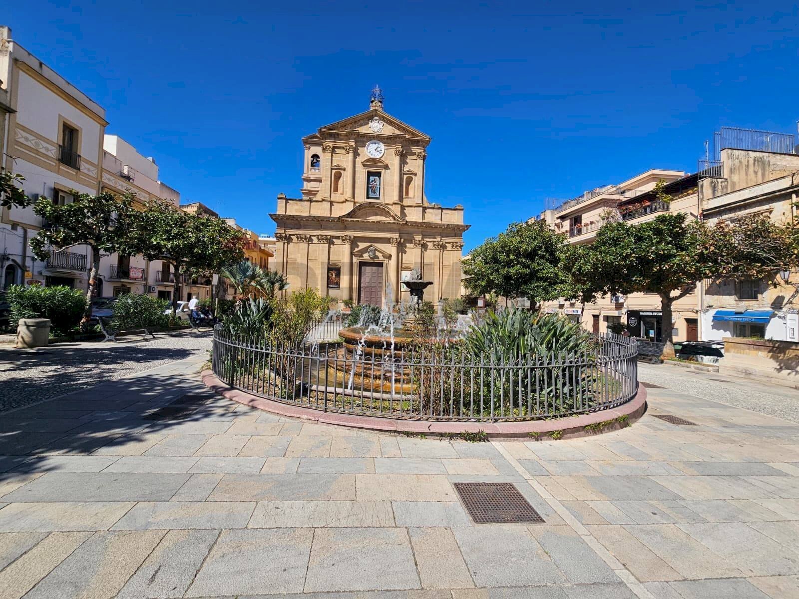 Edificio all\'aperto - Casa semi indipendente Piazza Vittorio Emanuele
 
8, Bagheria - foto 3