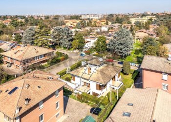 Edificio all\'aperto - Villa VIA PINDEMONTE
 
25, Reggio nell'Emilia - foto 2