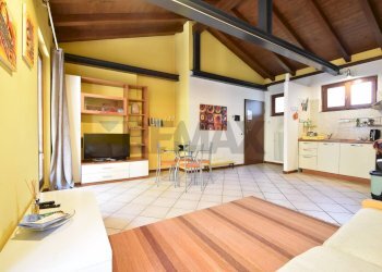 Soggiorno - Bilocale Via Gramsci
 
34, Arona - foto 6