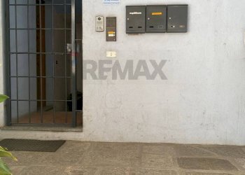 Ricezione / Lobby - Bilocale Via Gramsci
 
34, Arona - foto 15