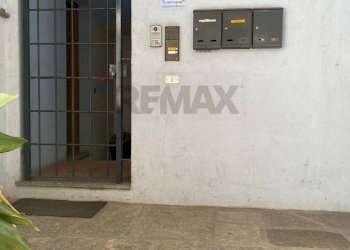 Ricezione / Lobby - Bilocale Via Gramsci
 
34, Arona - foto 16