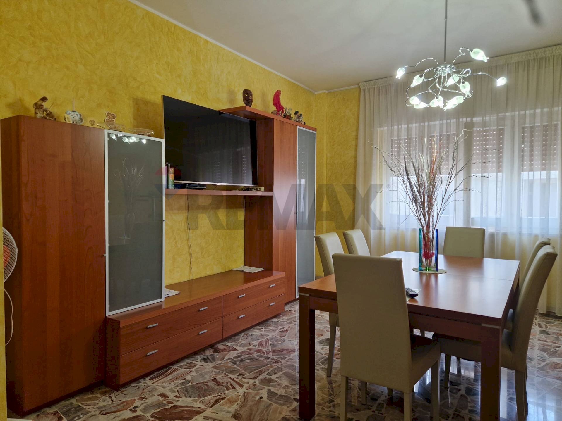 Sala da pranzo - Trilocale Via S. Camillo De Lellis
 
39, Chieti - foto 2