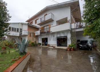 Casa all\'aperto - Casa semi indipendente Sant'Eufemia
 
288, Fara Filiorum Petri - foto 1