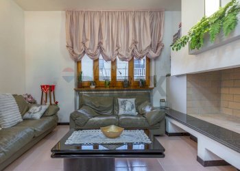 Soggiorno - Casa semi indipendente Sant'Eufemia
 
288, Fara Filiorum Petri - foto 4