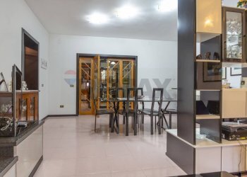 Sala da pranzo - Casa semi indipendente Sant'Eufemia
 
288, Fara Filiorum Petri - foto 5