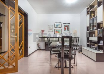 Sala da pranzo - Casa semi indipendente Sant'Eufemia
 
288, Fara Filiorum Petri - foto 6