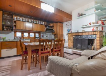 Sala da pranzo - Casa semi indipendente Sant'Eufemia
 
288, Fara Filiorum Petri - foto 7