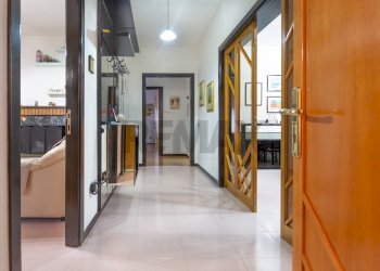 Hall / corridoio - Casa semi indipendente Sant'Eufemia
 
288, Fara Filiorum Petri - foto 9