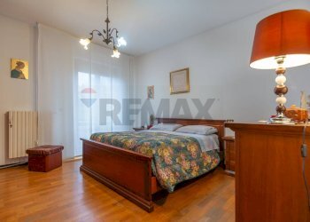 Camera / camera da letto - Casa semi indipendente Sant'Eufemia
 
288, Fara Filiorum Petri - foto 10