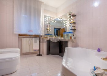 Bagno - Casa semi indipendente Sant'Eufemia
 
288, Fara Filiorum Petri - foto 13