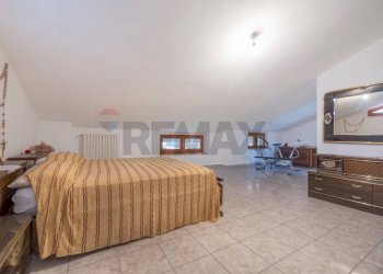 Camera / camera da letto - Casa semi indipendente Sant'Eufemia
 
288, Fara Filiorum Petri - foto 17