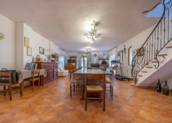 Sala da pranzo - Casa semi indipendente Sant'Eufemia
 
288, Fara Filiorum Petri - foto 18