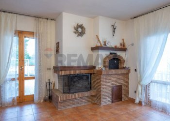 Soggiorno - Casa semi indipendente Sant'Eufemia
 
288, Fara Filiorum Petri - foto 20