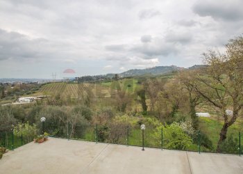 Vista delle montagne - Casa semi indipendente Orta
 
16, Chieti - foto 20