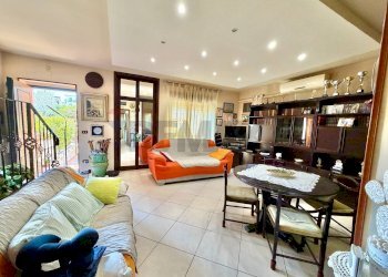 Sala da pranzo - Villa a Schiera VIA TEVERE
 
80, Marano di Napoli - foto 8