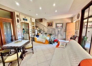 Sala da pranzo - Villa a Schiera VIA TEVERE
 
80, Marano di Napoli - foto 9