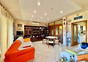 Sala da pranzo - Villa a Schiera VIA TEVERE
 
80, Marano di Napoli - foto 13