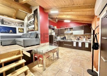 Sala da pranzo - Villa a Schiera VIA TEVERE
 
80, Marano di Napoli - foto 43