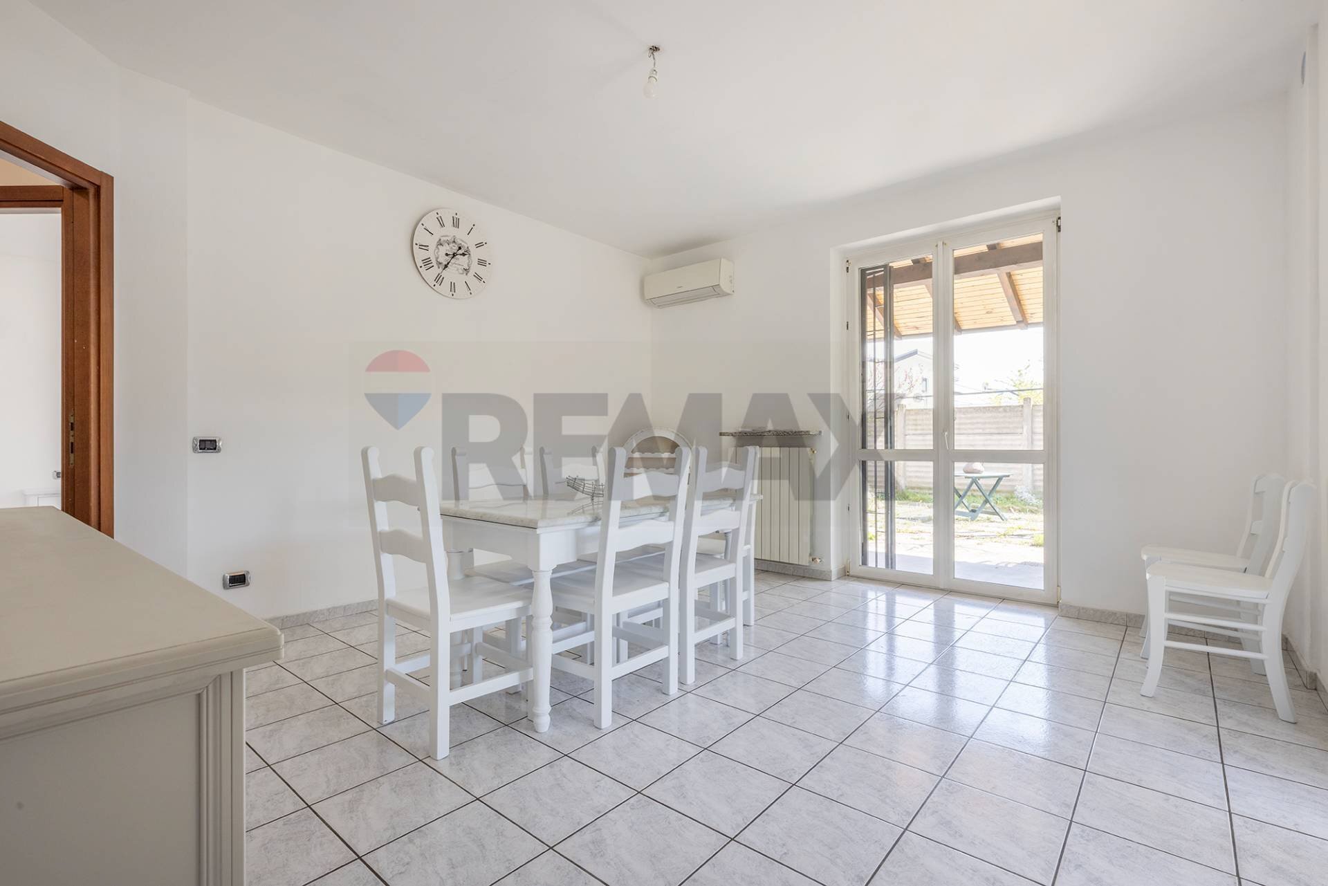 Sala da pranzo - Villa Via Mincio
9, Olgiate Olona - photo 3