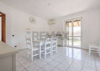 Sala da pranzo - Villa Via Mincio
 
9, Olgiate Olona - photo 4