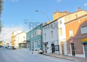 Edificio all\'aperto - Locale Commerciale via 24 maggio
 
84, Campobasso - foto 2