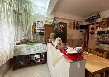 Sala da pranzo - Quadrilocale Via Generale Domenico Chinnici
 
58, Palermo - foto 11