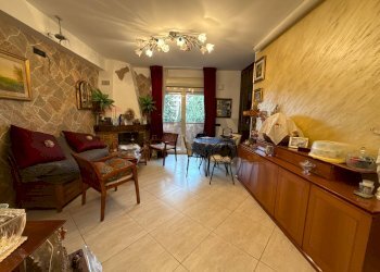 Sala da pranzo - Quadrilocale Via Generale Domenico Chinnici
 
58, Palermo - foto 8