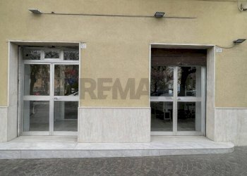 Edificio all\'aperto - Attività Commerciale Corso Umberto
 
37 - 39, Cosenza - foto 1