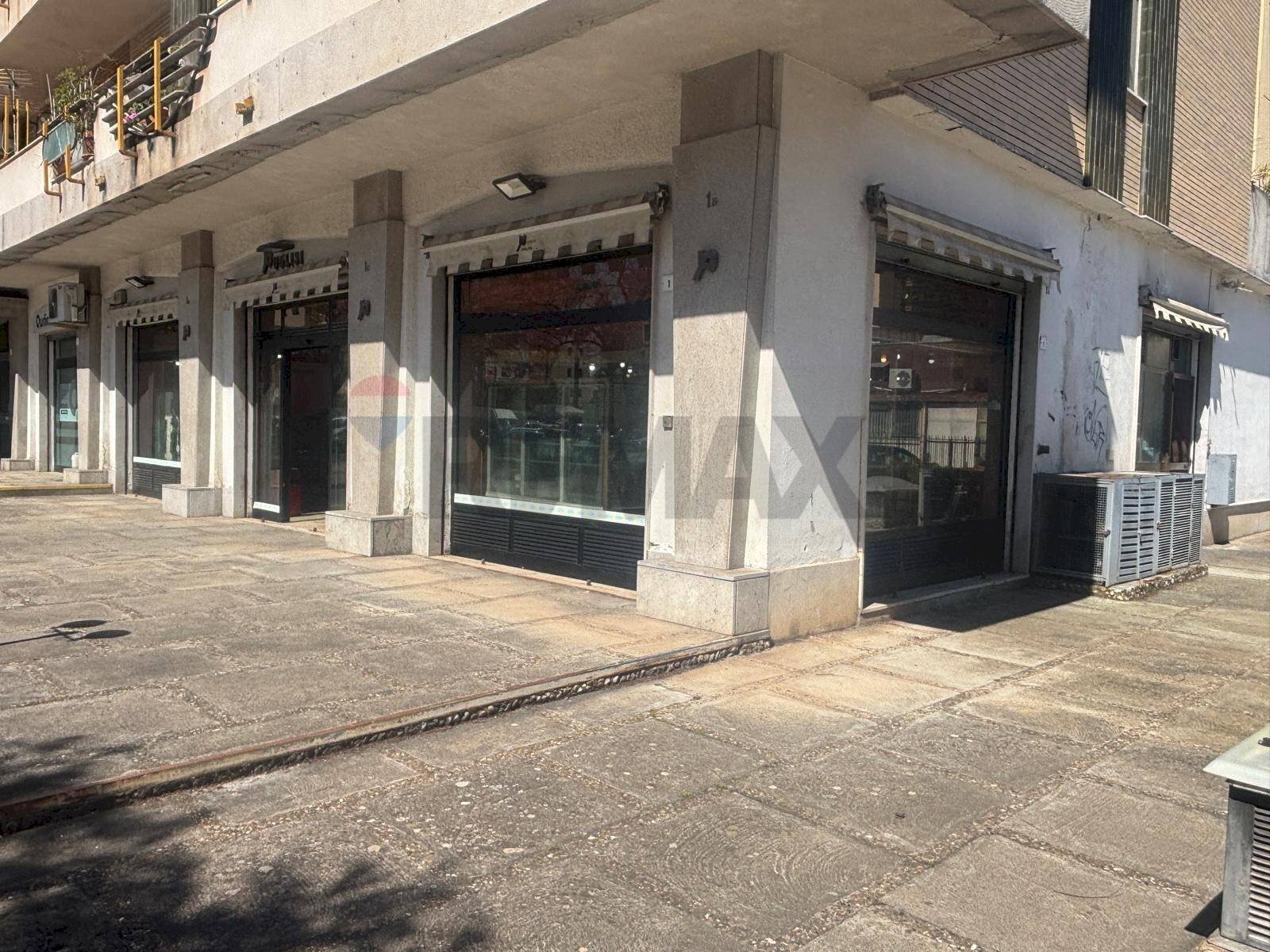 Edificio all\'aperto - Locale Commerciale Viale Francia
 
1, Palermo - foto 2