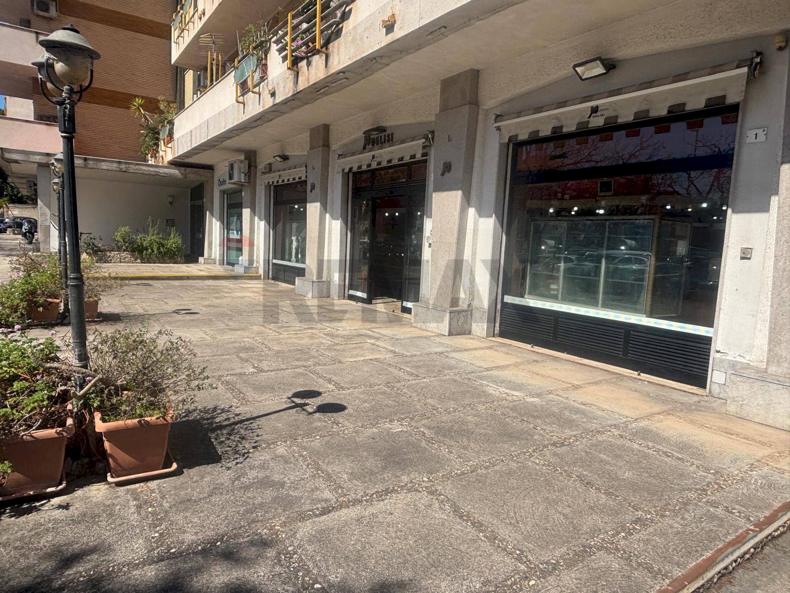 Edificio all\'aperto - Locale Commerciale Viale Francia
 
1, Palermo - foto 3