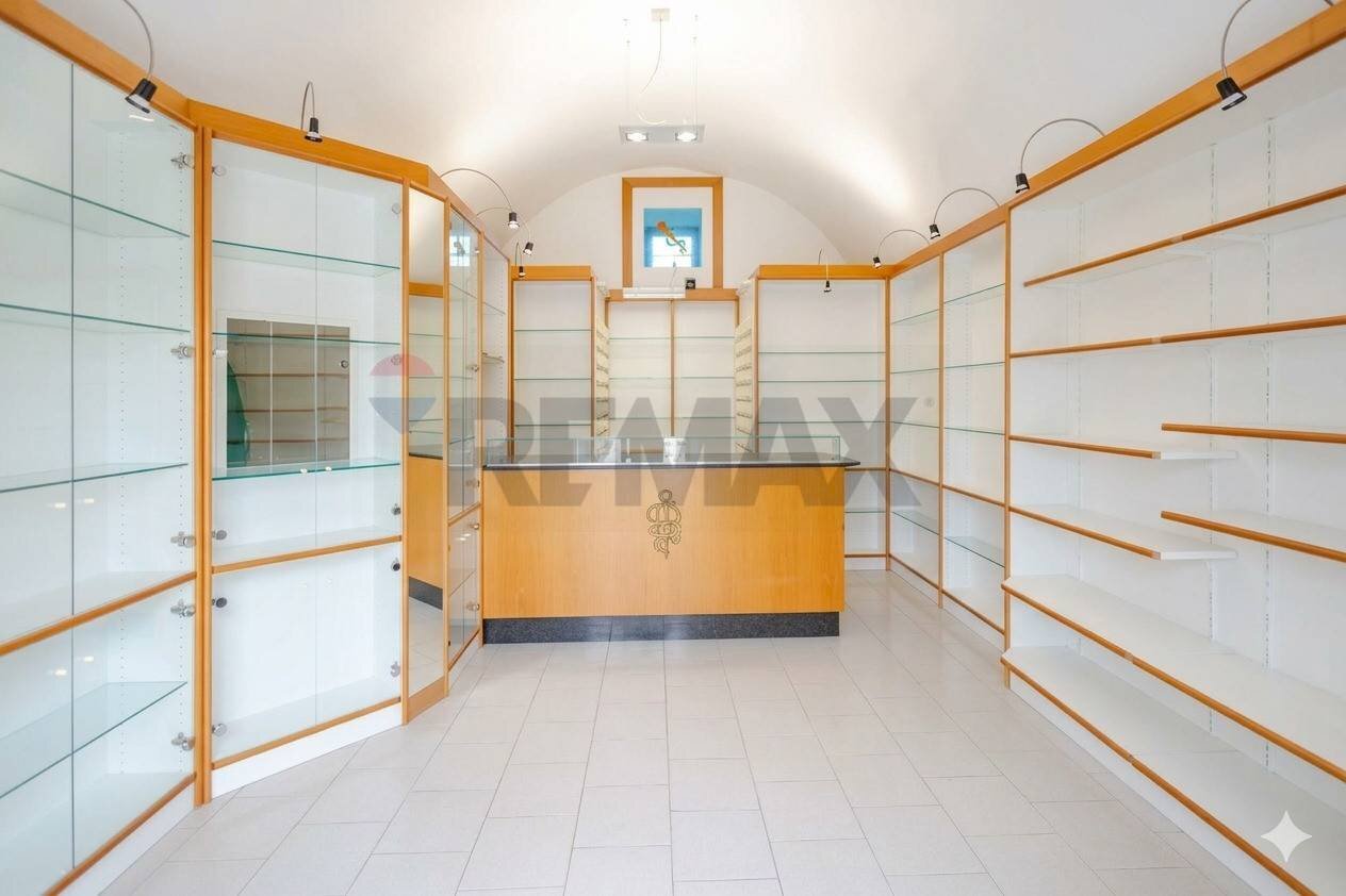 Stanza vuota - Bilocale Piazza Umberto Primo
 
38/40, Binetto - foto 1