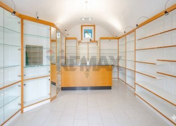 Stanza vuota - Bilocale Piazza Umberto Primo
 
38/40, Binetto - foto 1