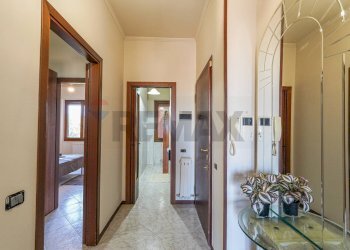 Hall / corridoio - Trilocale VIA GARIBALDI
 
19, Bonate Sotto - foto 21