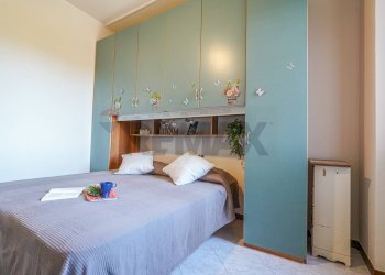 Camera / camera da letto - Trilocale VIA GARIBALDI
 
19, Bonate Sotto - foto 30