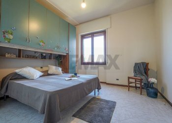 Camera / camera da letto - Trilocale VIA GARIBALDI
 
19, Bonate Sotto - foto 34