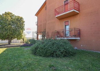 Edificio all\'aperto - Trilocale VIA GARIBALDI
 
19, Bonate Sotto - foto 52