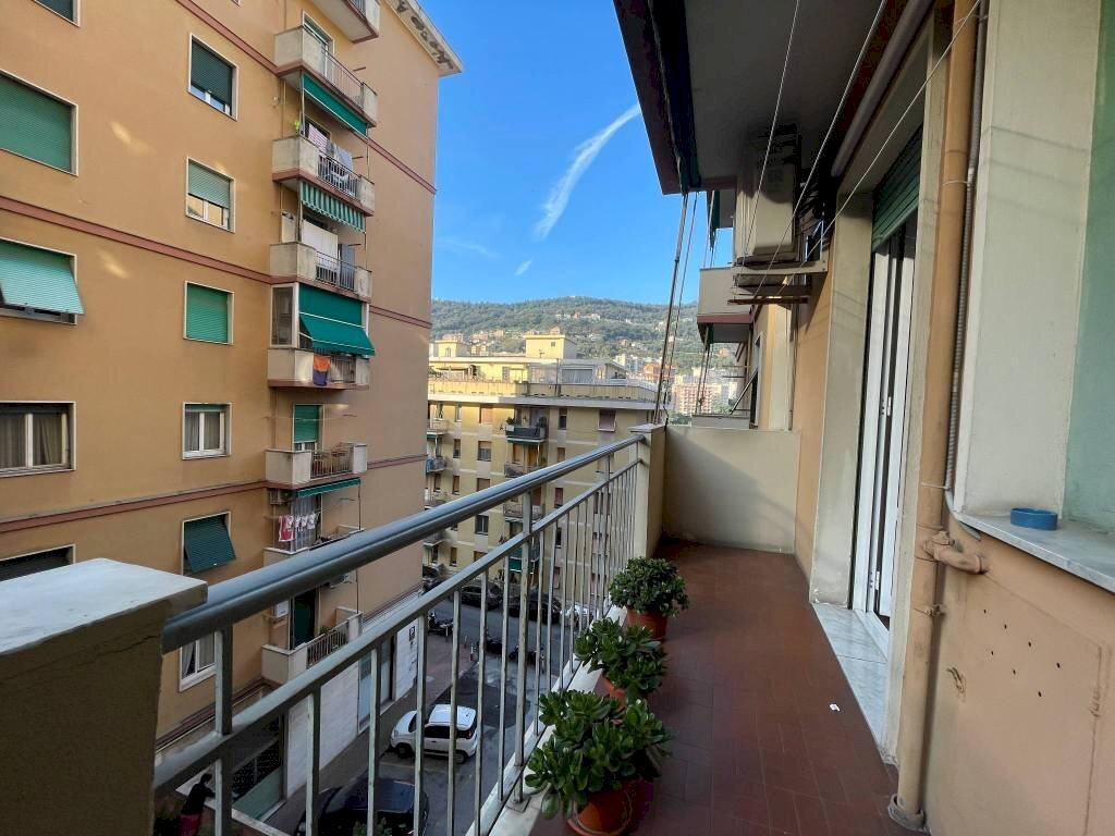 Balcone - Appartamento via Tortona, 18, Genova (zona Marassi) - foto 3
